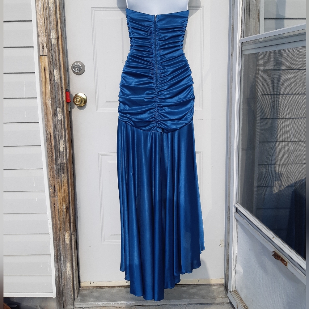 Mermaid Style Dress - Picture 2 of 15